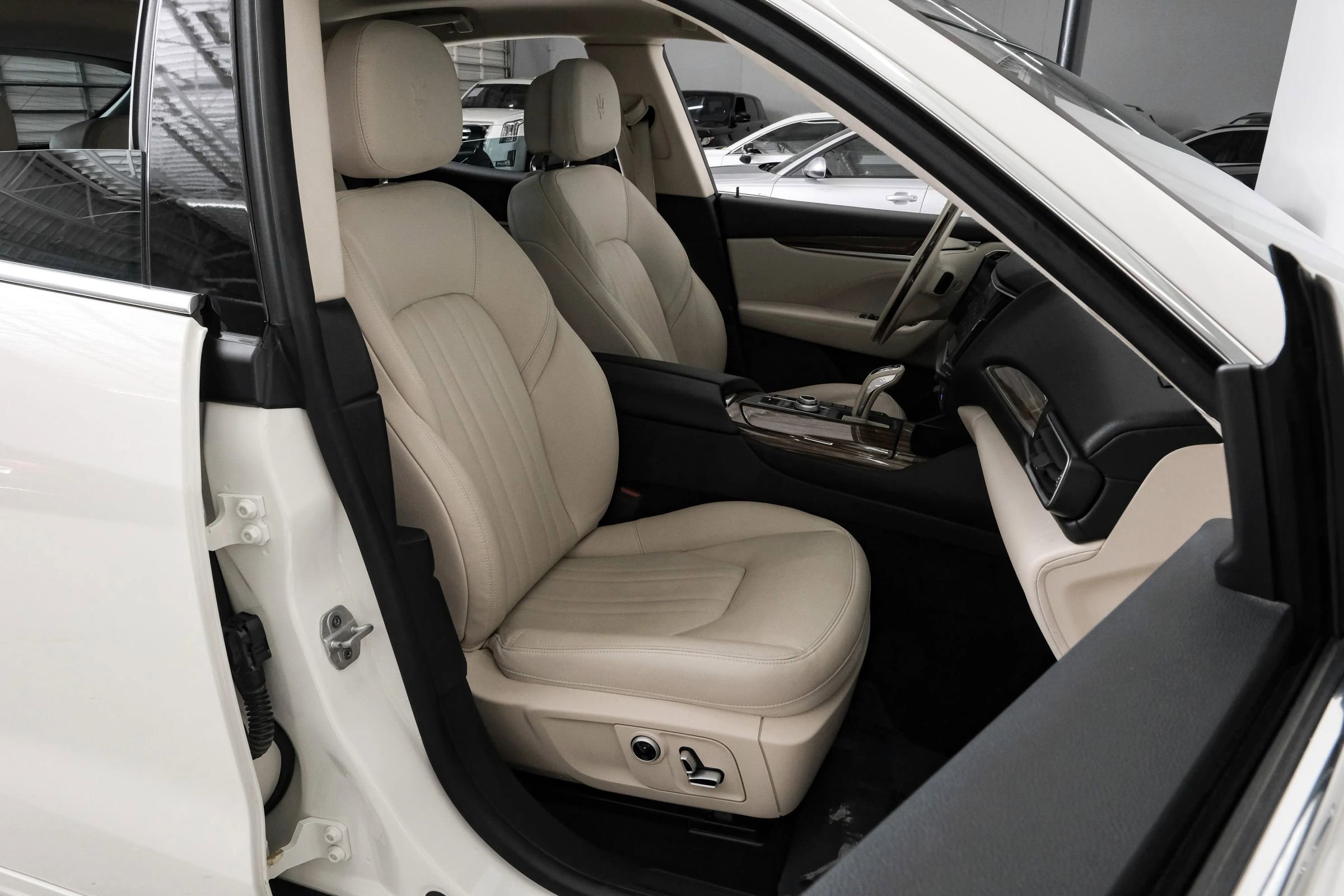 Used 2022 Maserati Levante GT image 39