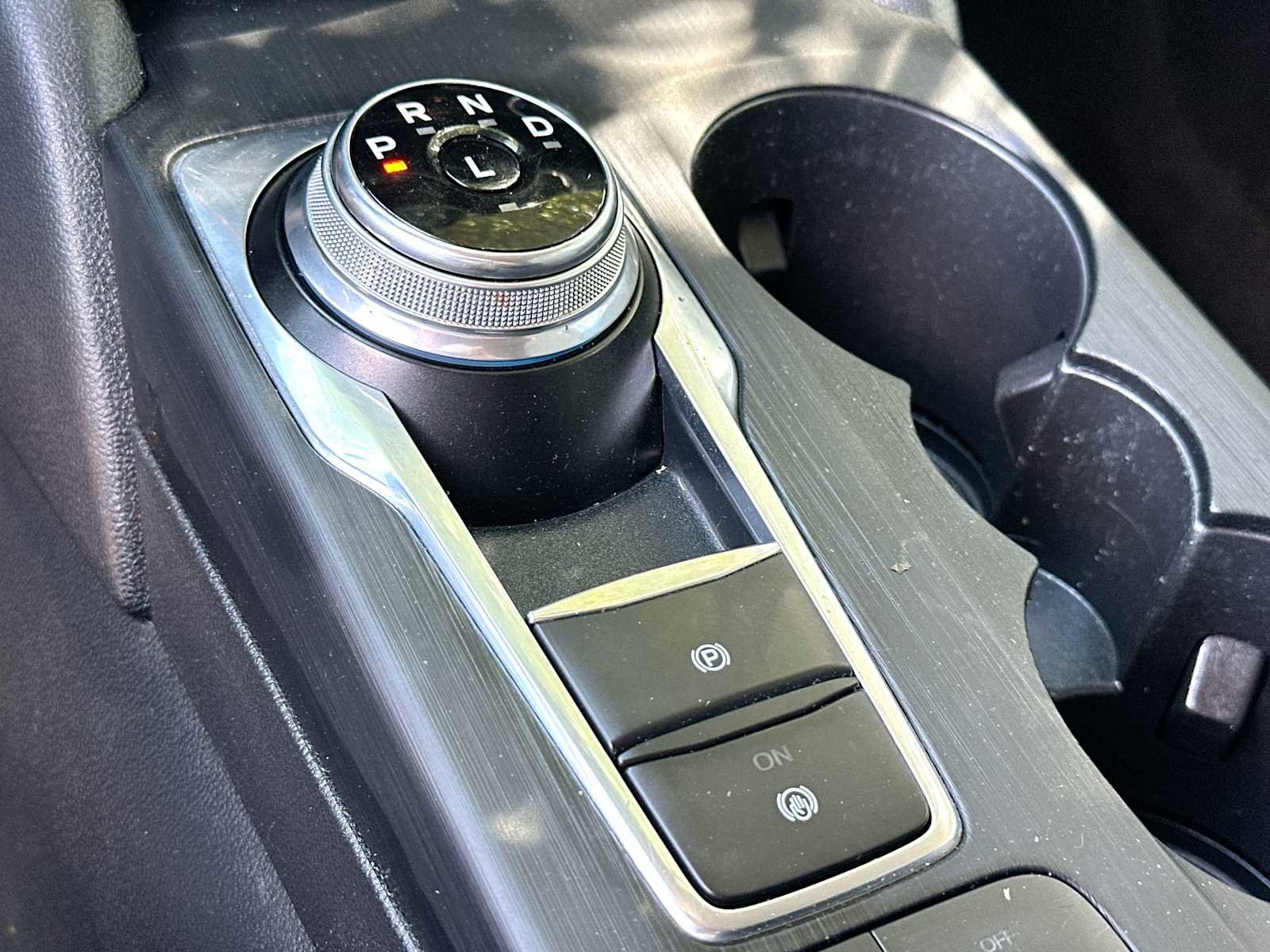 Used 2020 Ford Escape SE image 21