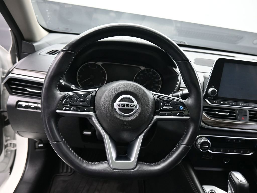 Used 2020 Nissan Altima 2.0 Platinum FWD image 14
