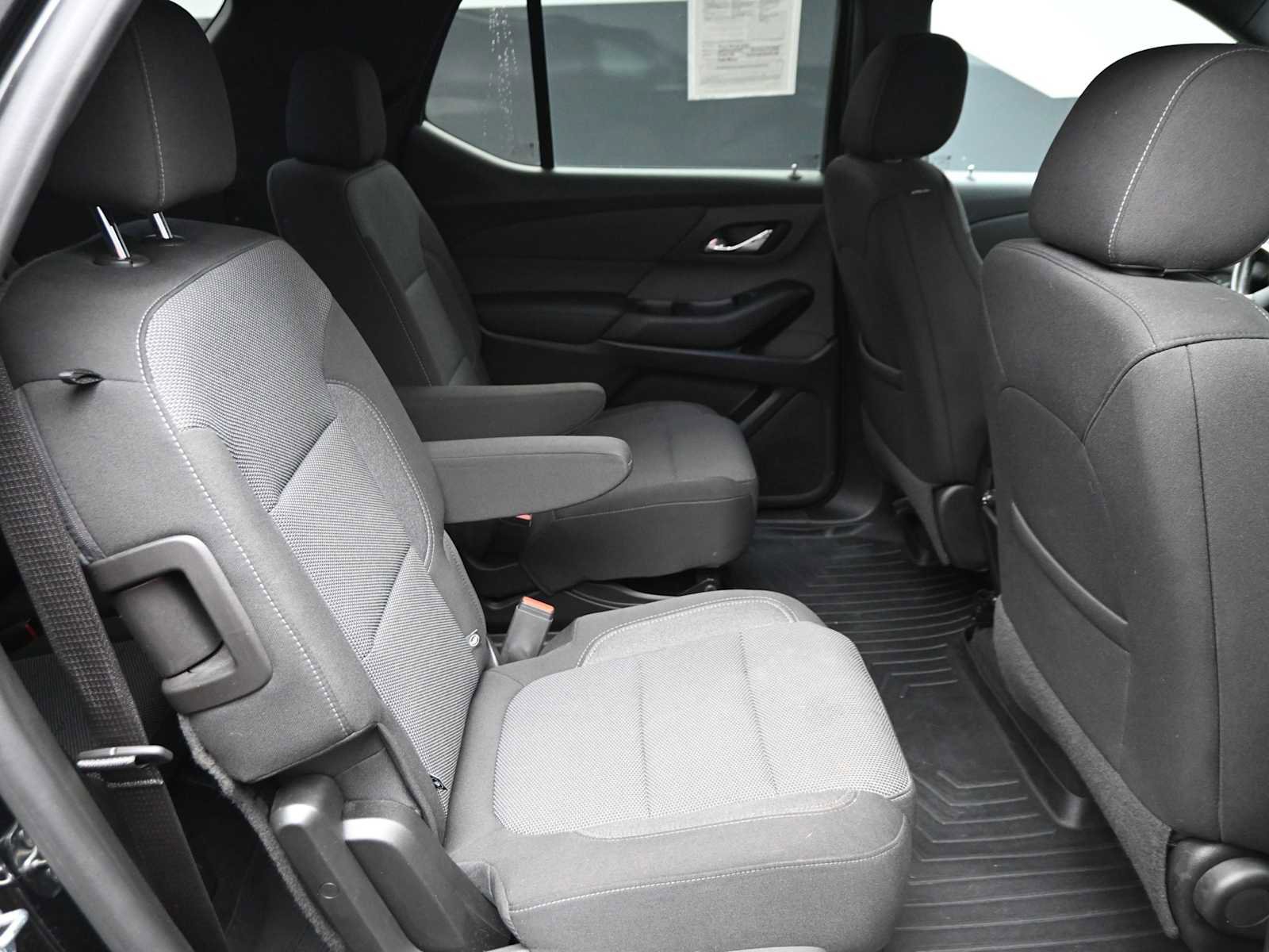 Used 2022 Chevrolet Traverse LT w/ Midnight/Sport Edition image 34