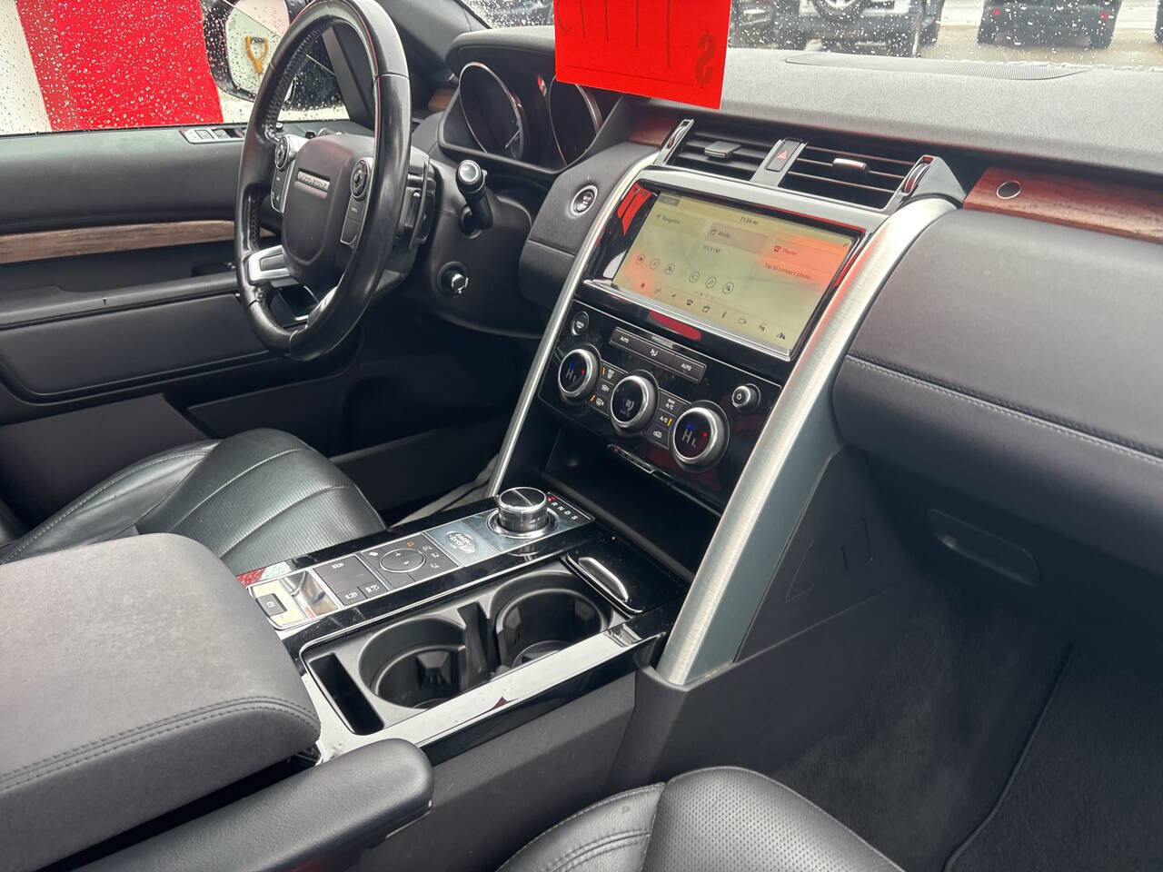 Used 2017 Land Rover Discovery HSE image 18