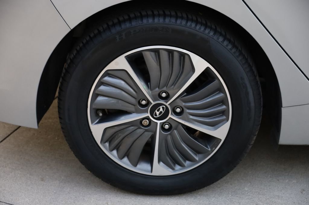 Used 2020 Hyundai Ioniq SEL image 36