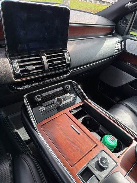 Used 2020 Lincoln Navigator L Reserve w/ Luxury Package image 16