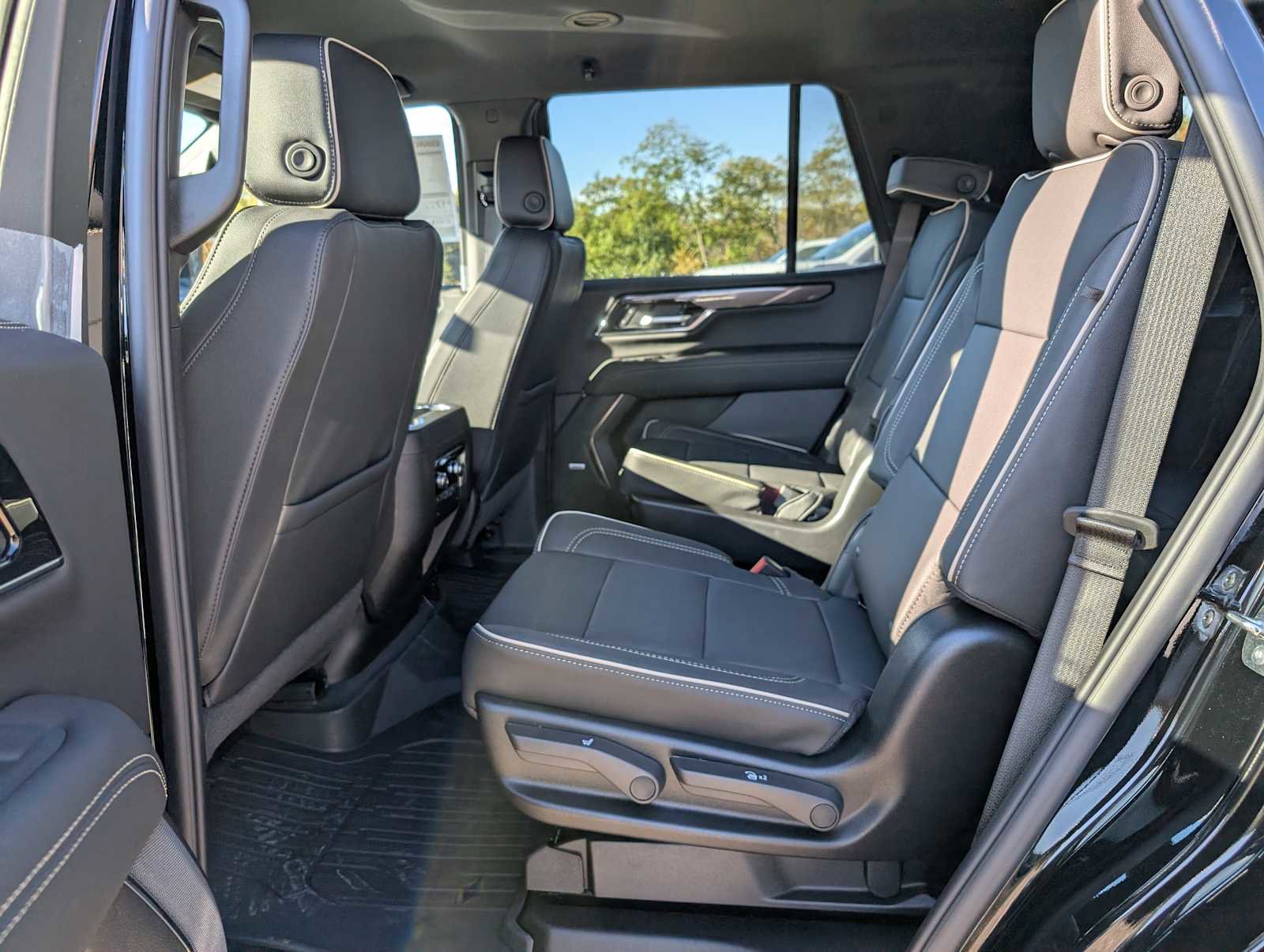New 2026 GMC Yukon Elevation w/ LPO, Floor Liner Package image 17