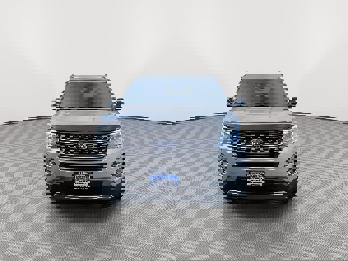 Used 2017 Ford Explorer XLT w/ Equipment Group 202A AWD/4WD image 2