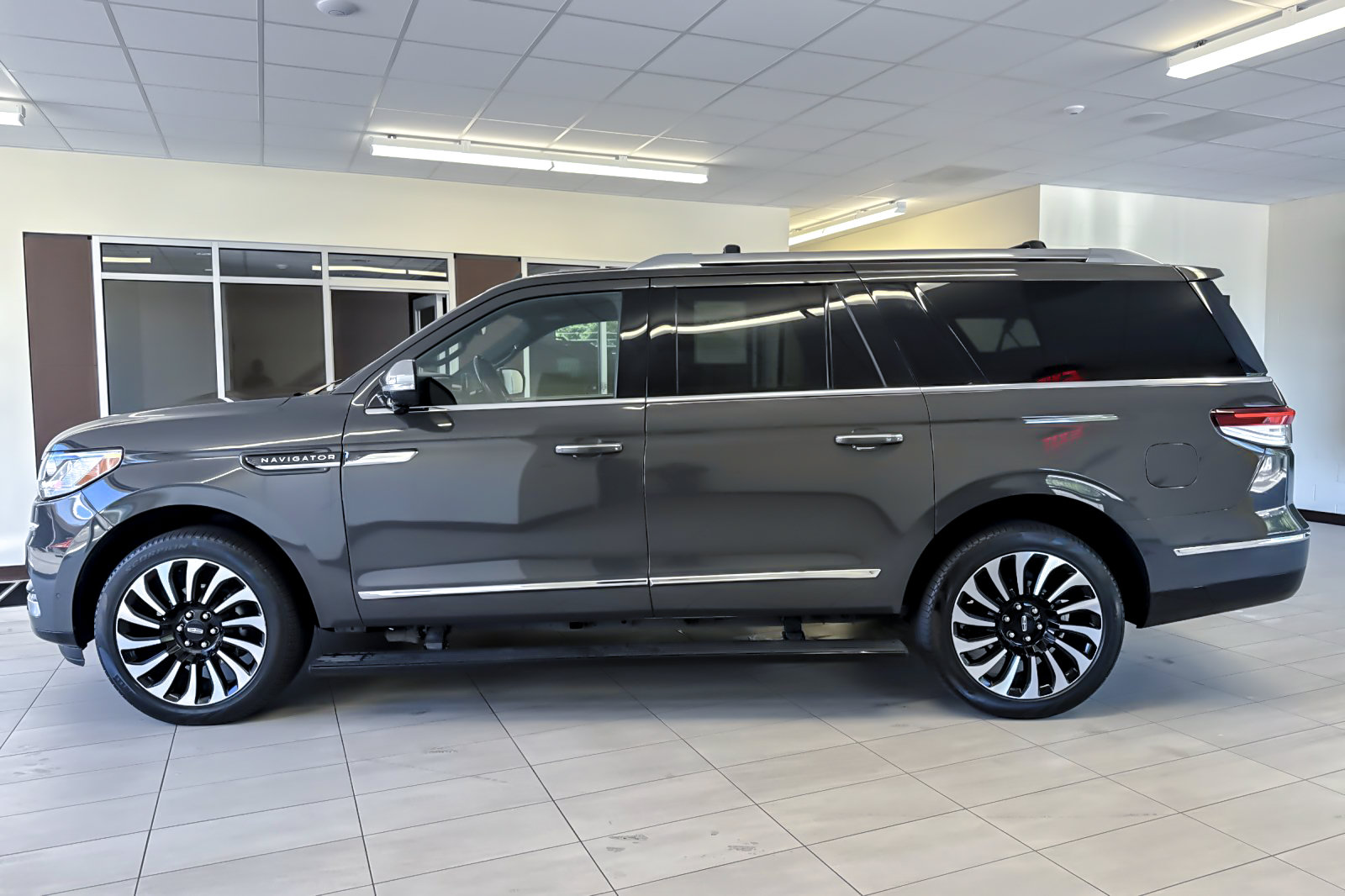 Certified 2024 Lincoln Navigator L Black Label AWD/4WD image 7