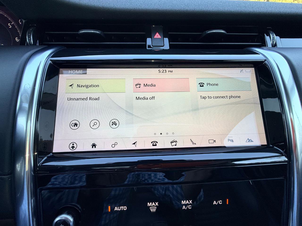 Used 2020 Land Rover Discovery Sport SE image 21