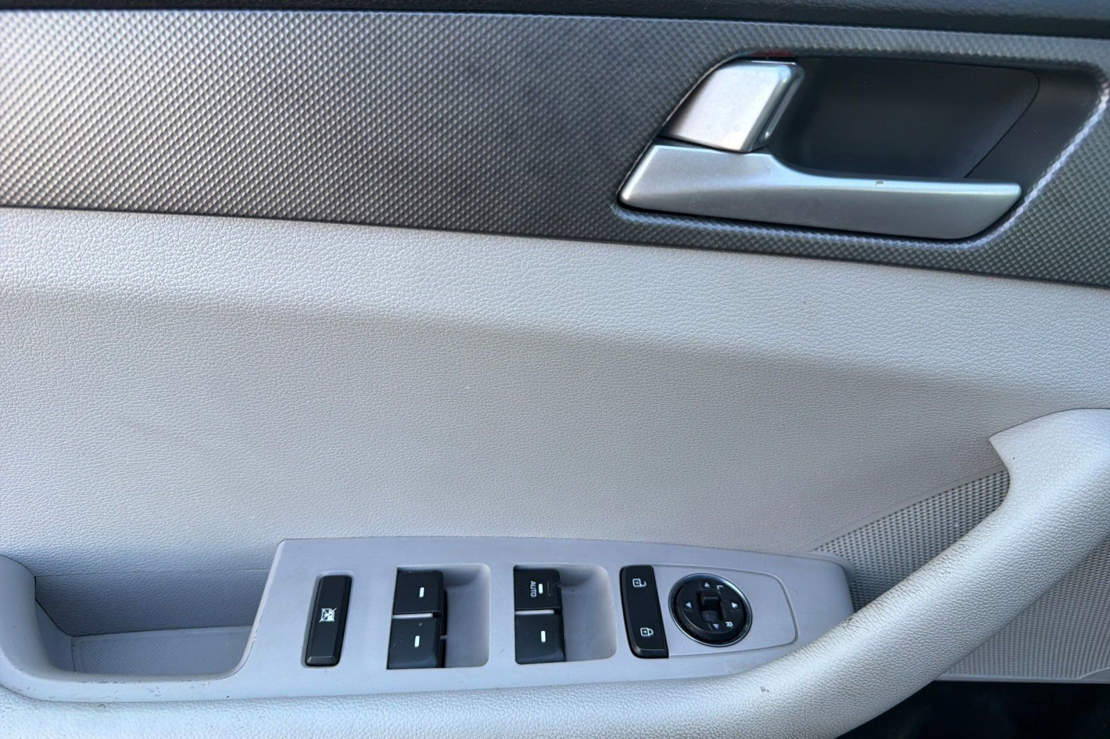 Used 2015 Hyundai Sonata SE image 11