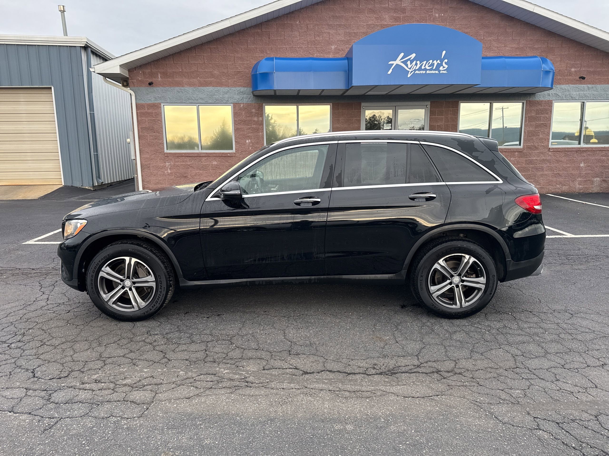 Used 2016 Mercedes-Benz GLC 300 4MATIC image 3