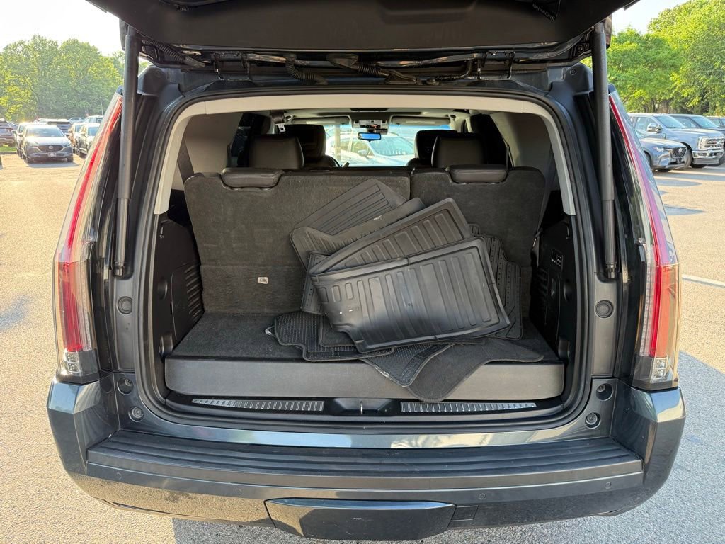 Used 2019 Cadillac Escalade Luxury AWD/4WD image 25