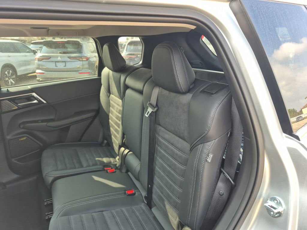 New 2026 Mitsubishi Outlander SE image 38