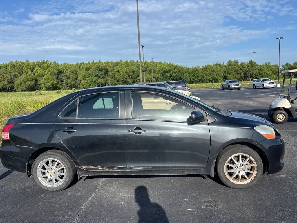 Used 2010 Toyota Yaris Sedan FWD image 4
