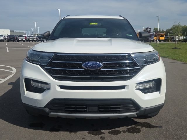 Used 2020 Ford Explorer XLT w/ Equipment Group 202A AWD/4WD image 3