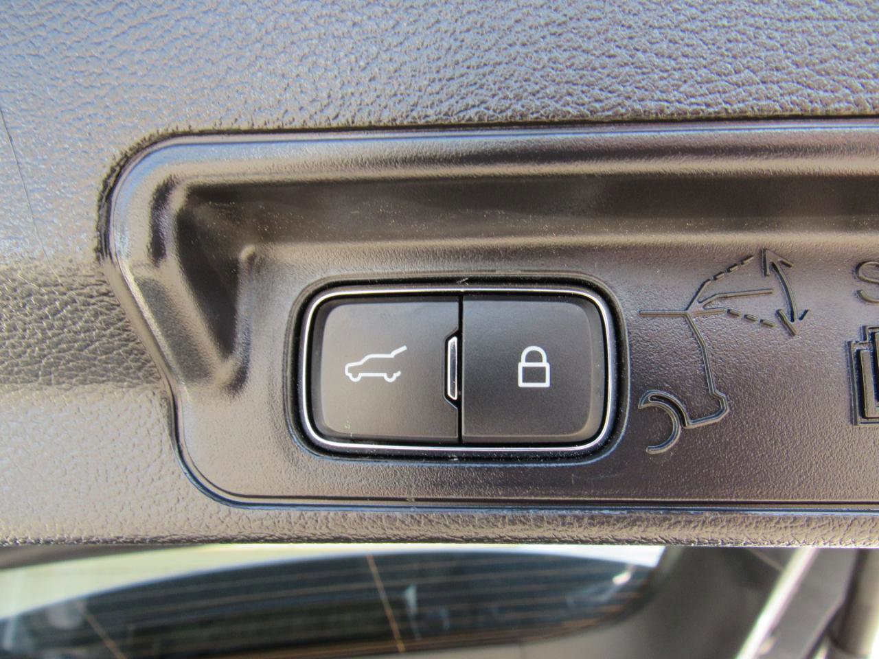 Used 2022 Ford Explorer Limited w/ Equipment Group 301A image 41