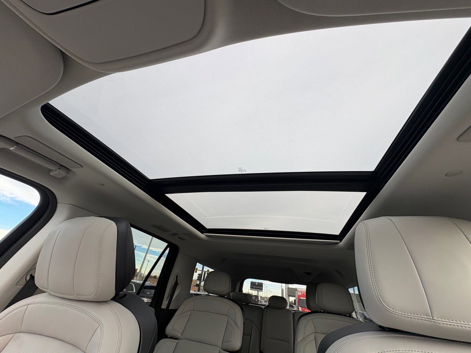 Certified 2025 Lincoln Navigator L Reserve image 21