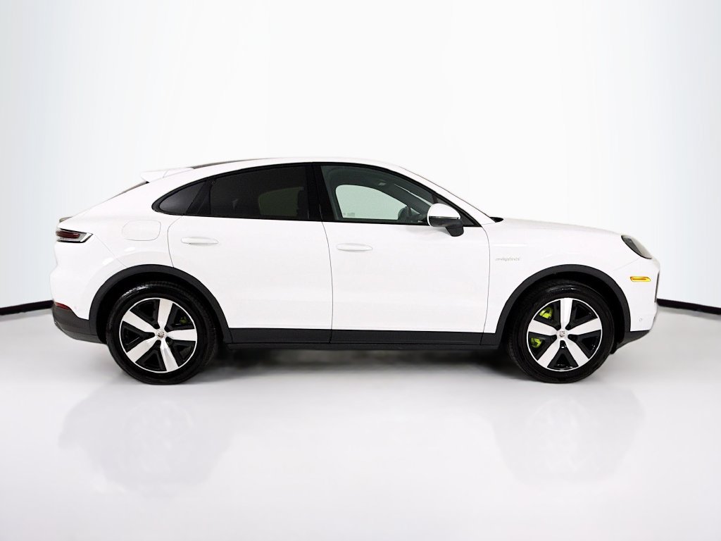 Certified 2024 Porsche Cayenne Coupe AWD/4WD image 8