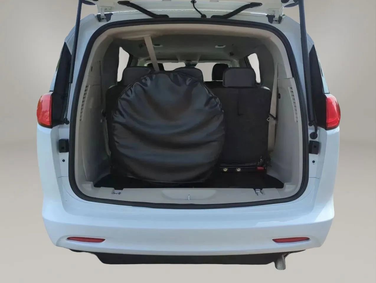 Used 2023 Chrysler Voyager LX FWD image 24