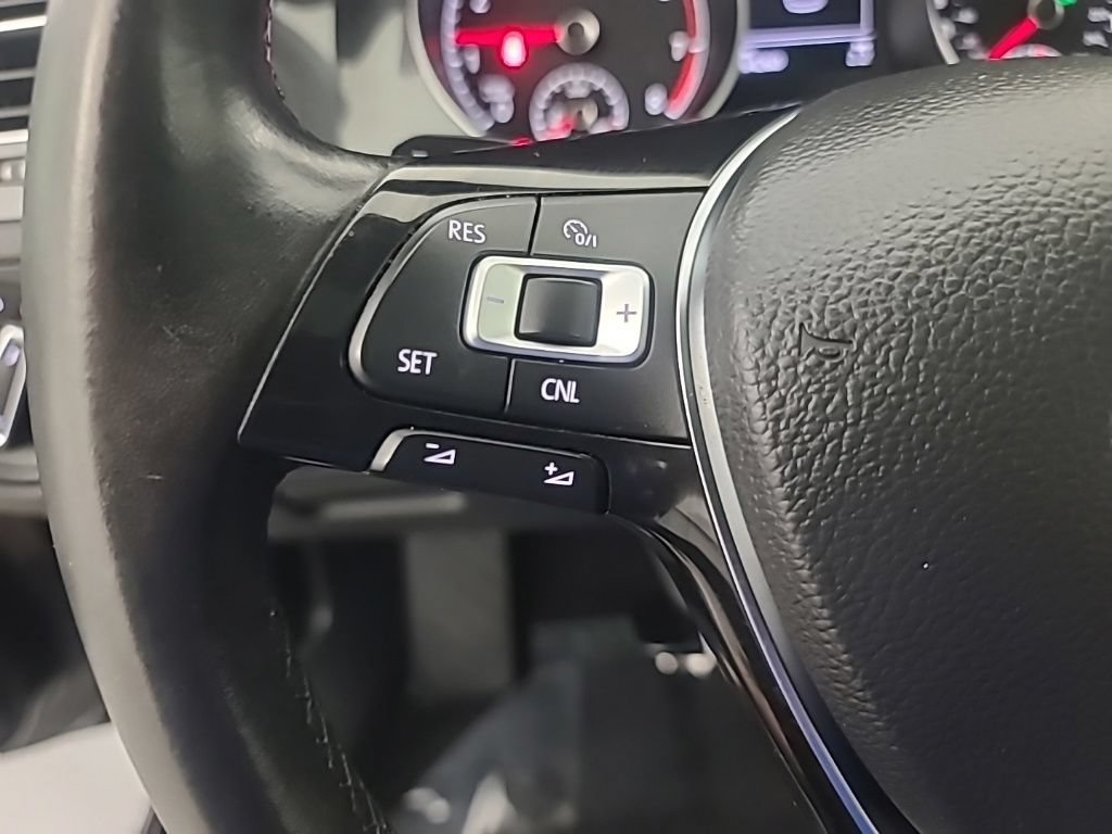 Used 2018 Volkswagen Golf SE FWD image 25