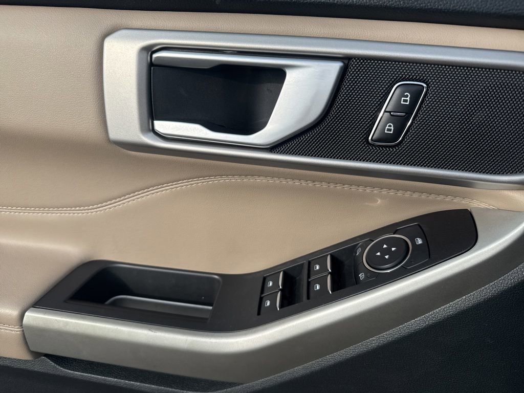 Used 2023 Ford Explorer XLT image 33