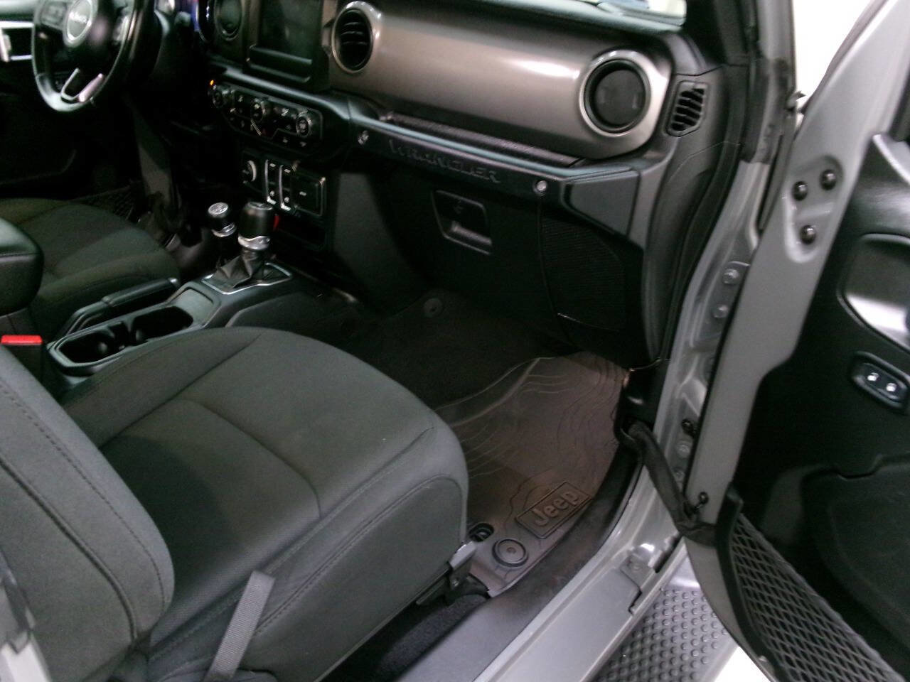 Used 2021 Jeep Wrangler Sport image 21