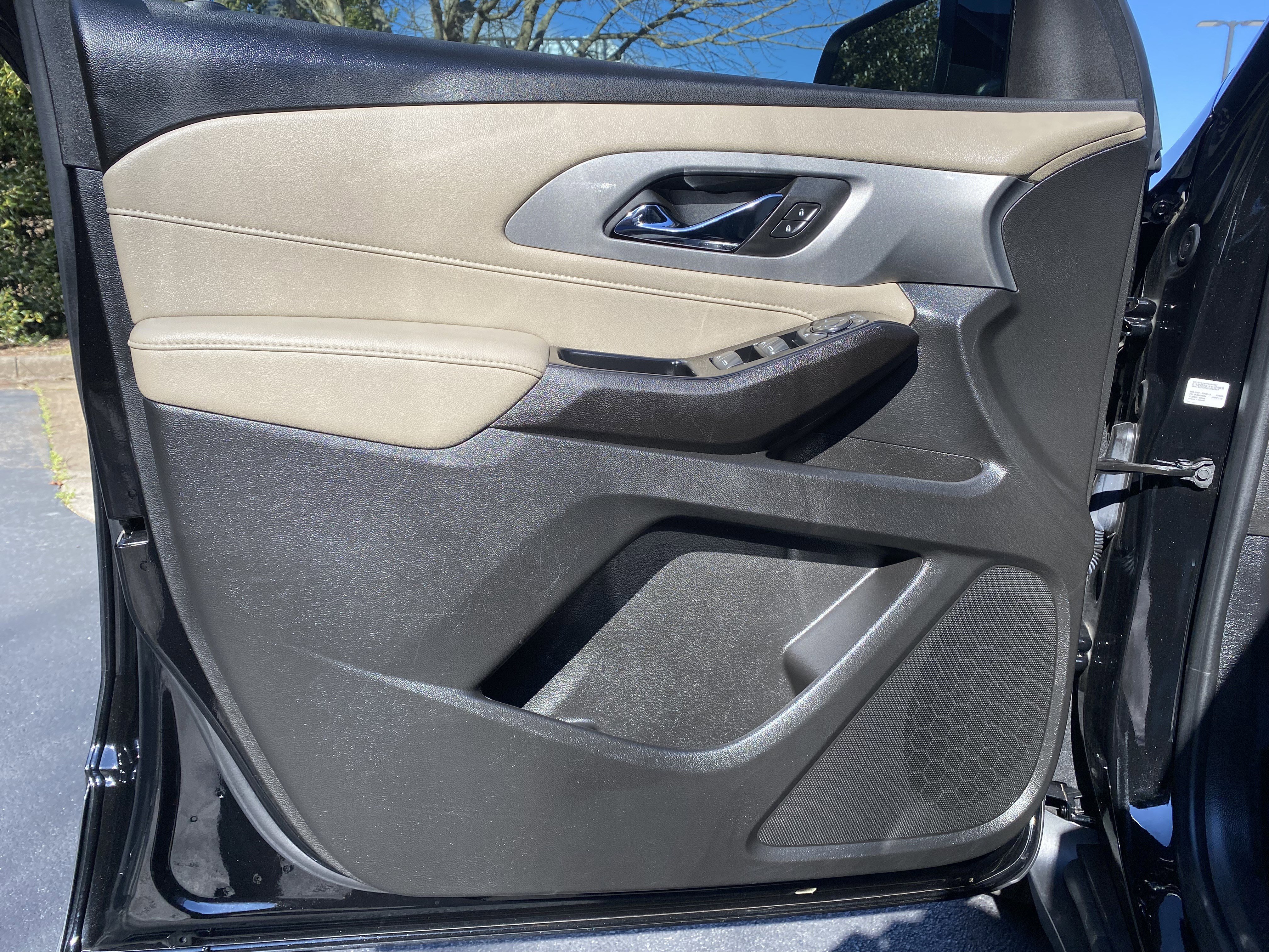 Used 2023 Chevrolet Traverse LS image 15