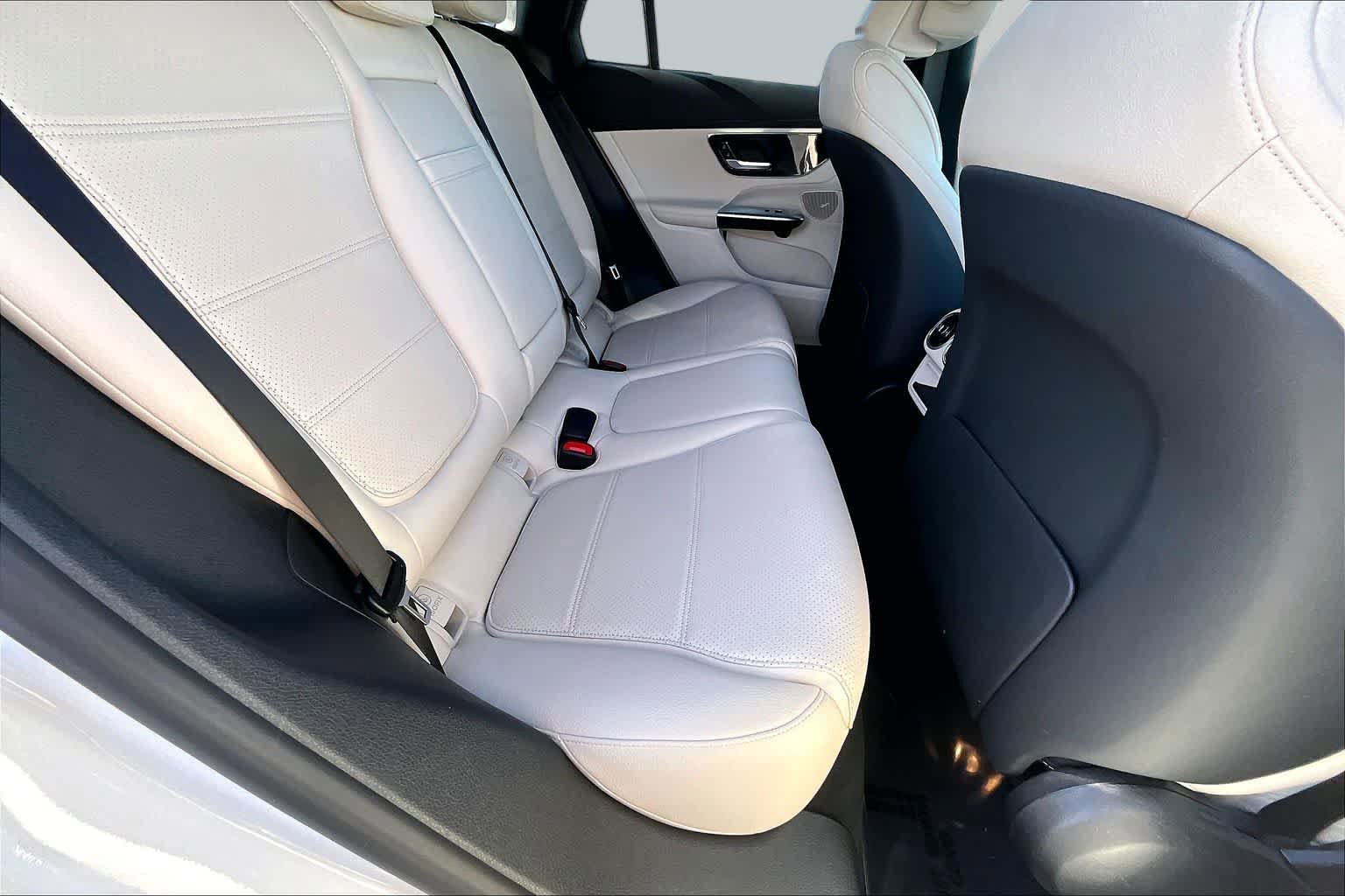 Used 2024 Mercedes-Benz GLC 300 4MATIC image 19