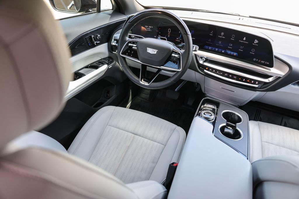 Used 2024 Cadillac Lyriq Luxury AWD/4WD image 23