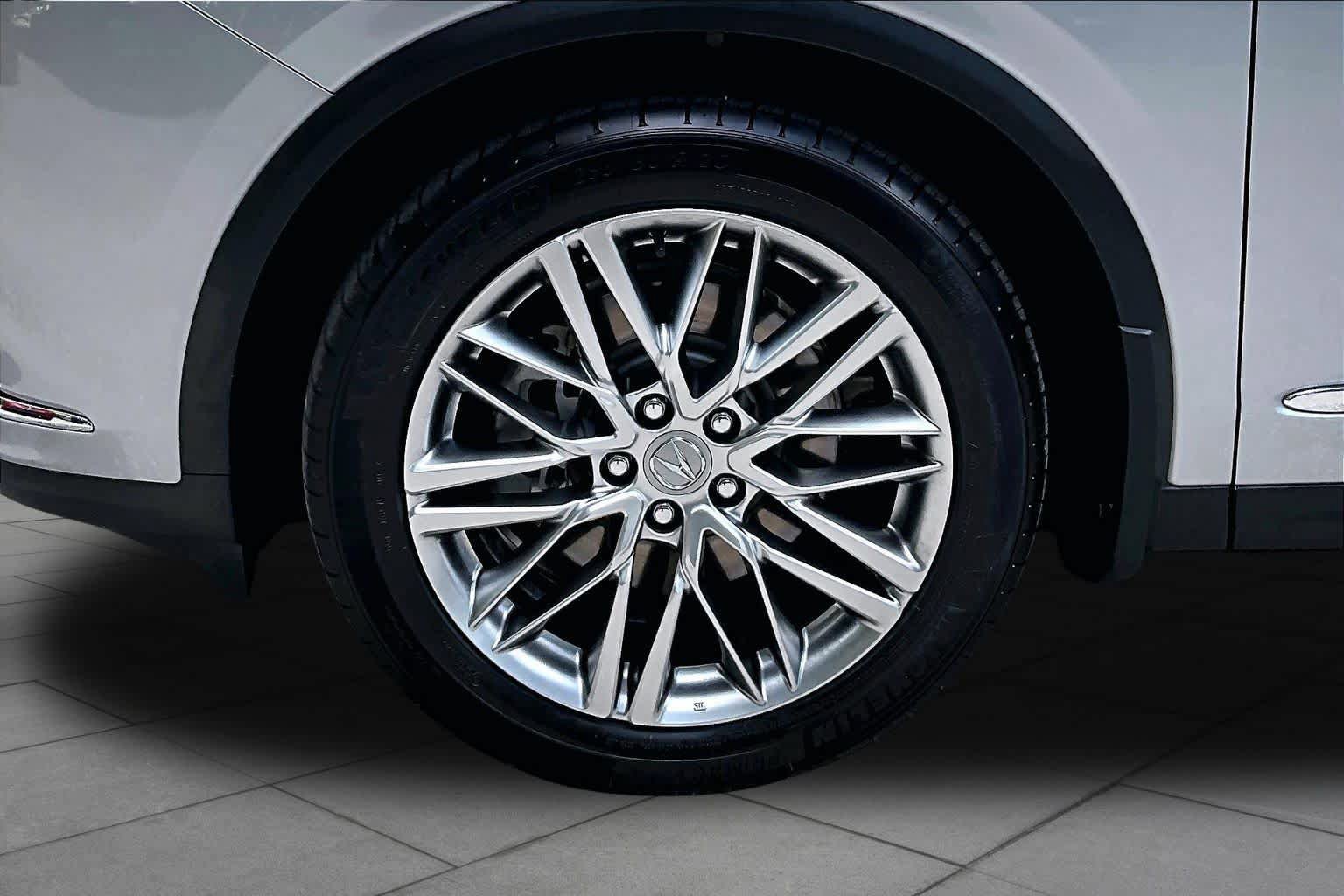 Used 2022 Acura MDX SH-AWD w/ Advance Package image 11