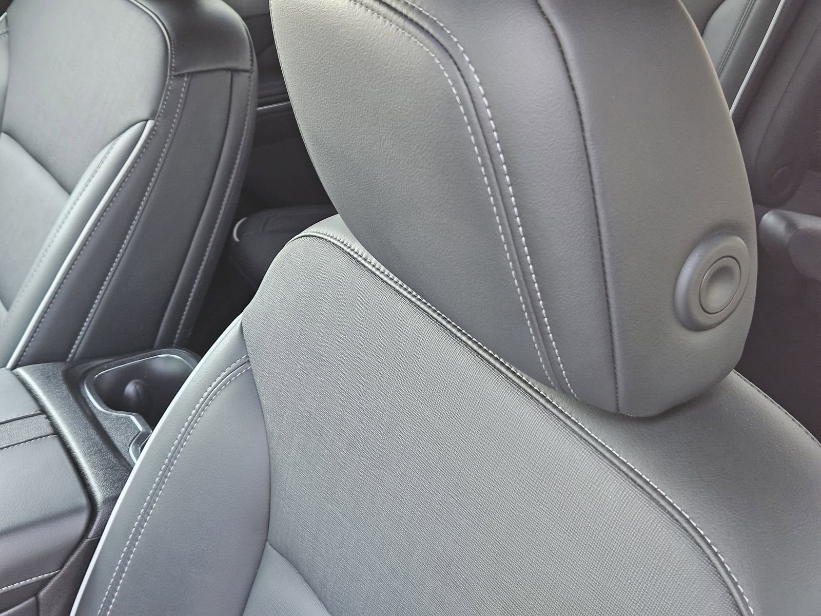 Used 2025 Buick Enclave Preferred image 34