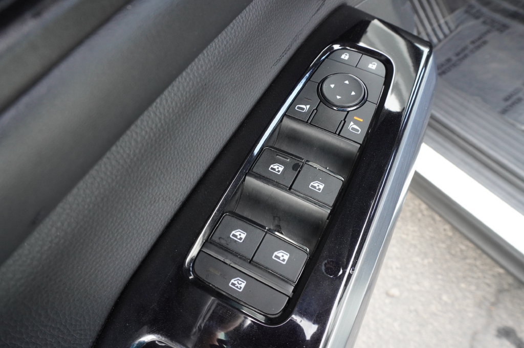 Certified 2024 Nissan Pathfinder SL FWD image 16