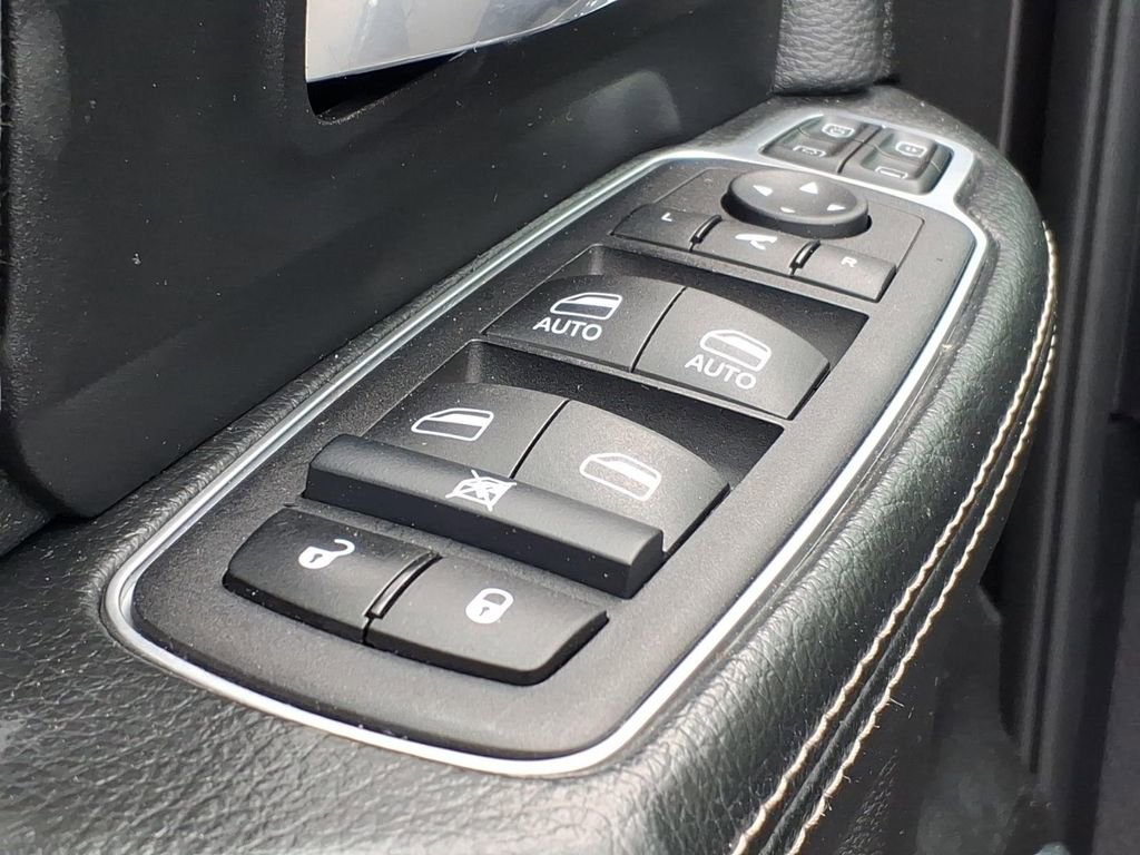 Used 2024 RAM 2500 Laramie AWD/4WD image 12