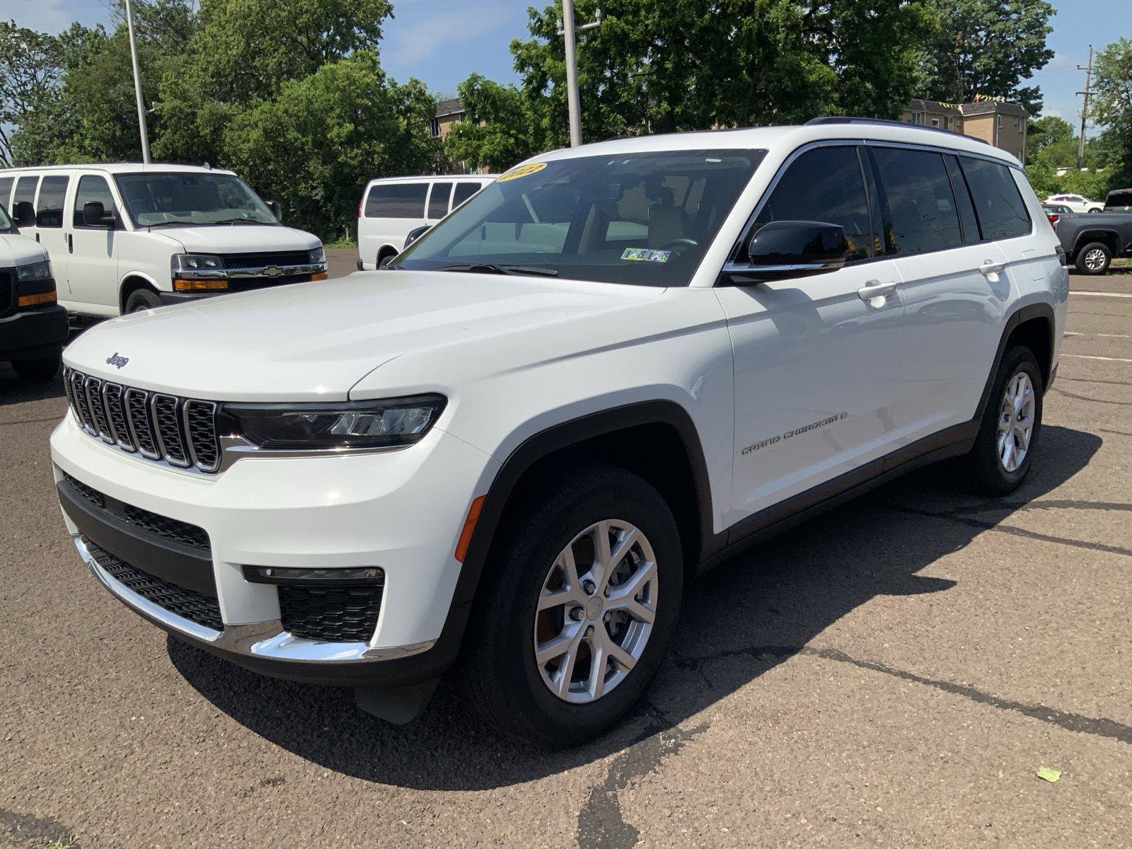 Used 2022 Jeep Grand Cherokee L Limited image 3