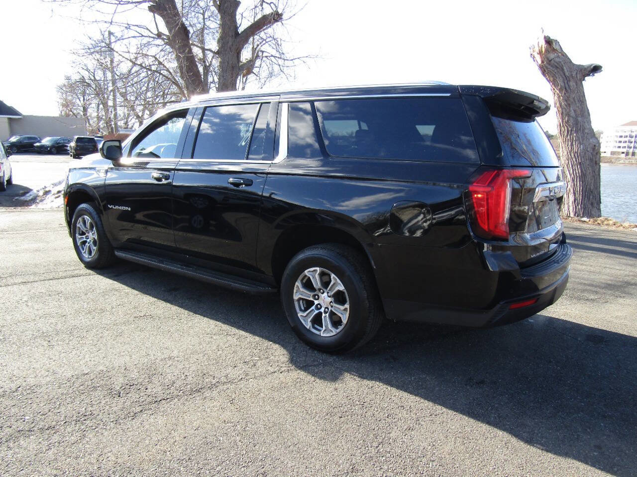 Used 2022 GMC Yukon XL SLE AWD/4WD image 43