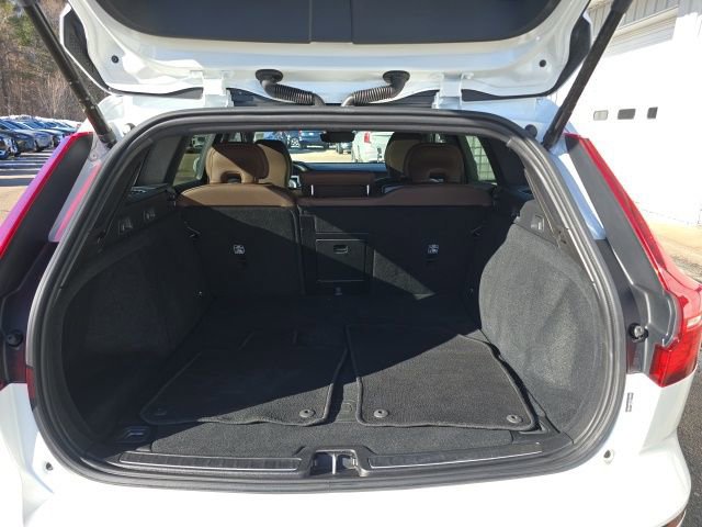 Certified 2025 Volvo V60 B5 Cross Country Plus image 20