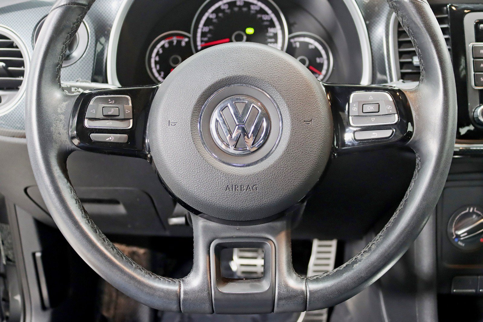 Used 2014 Volkswagen Beetle R-Line FWD image 16