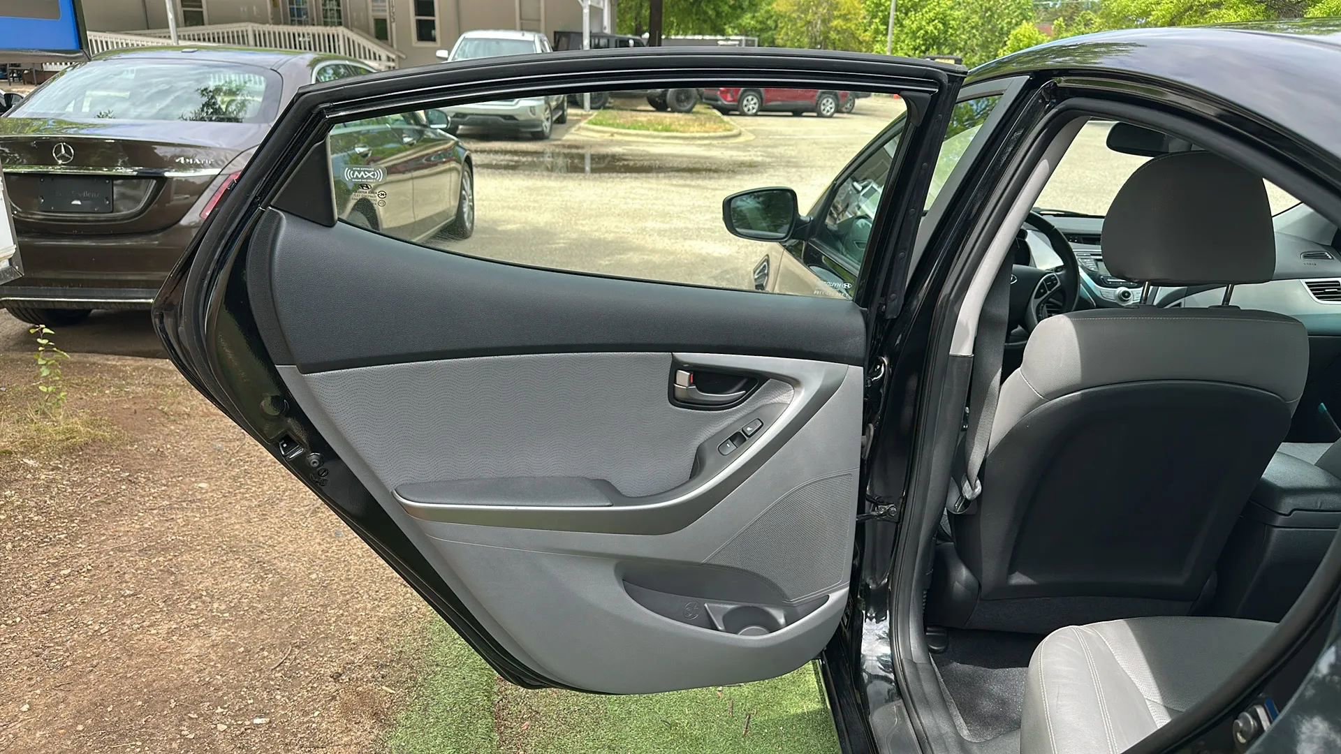 Used 2012 Hyundai Elantra Limited FWD image 19