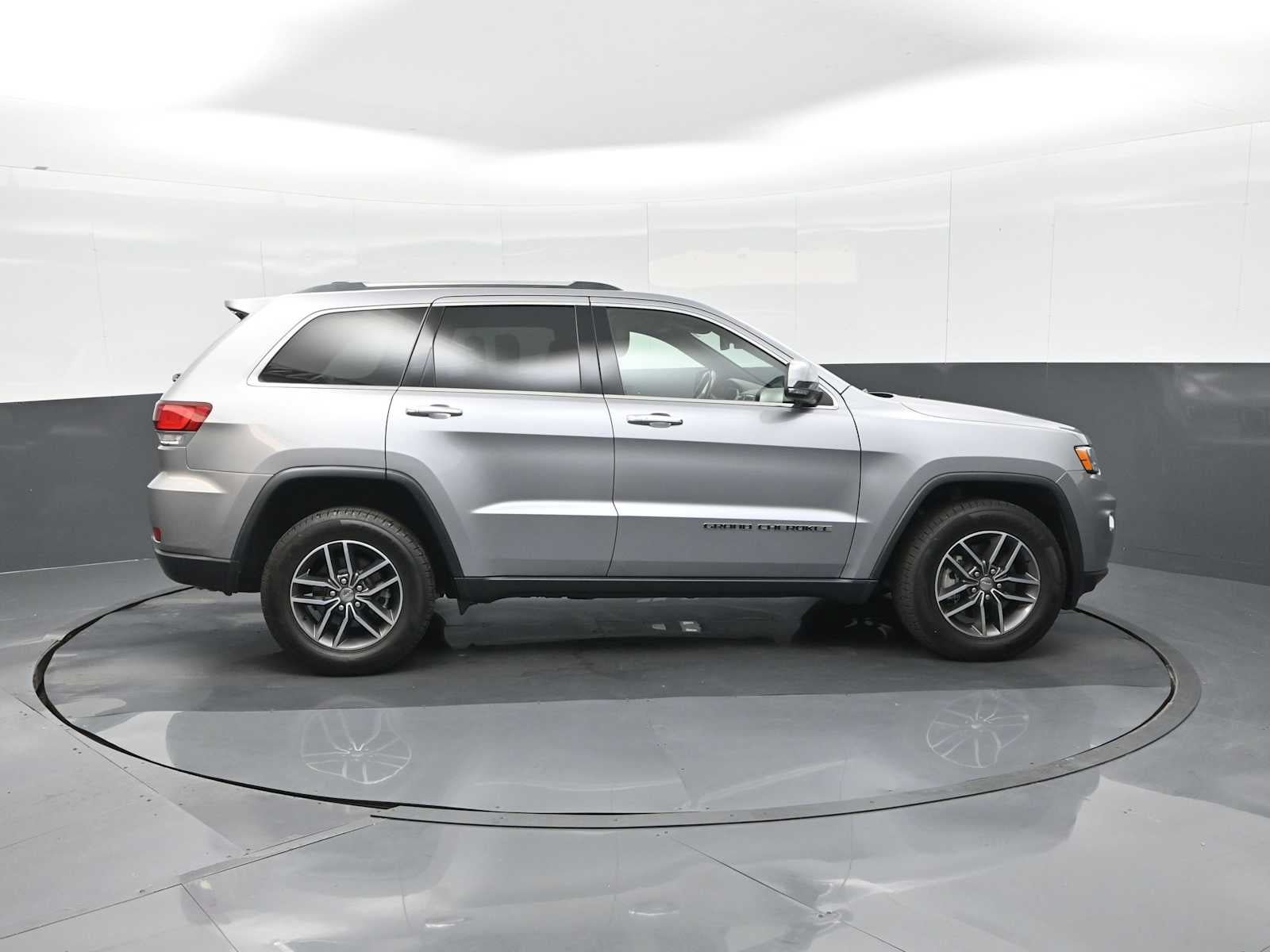 Used 2021 Jeep Grand Cherokee Limited w/ Luxury Group II AWD/4WD image 9