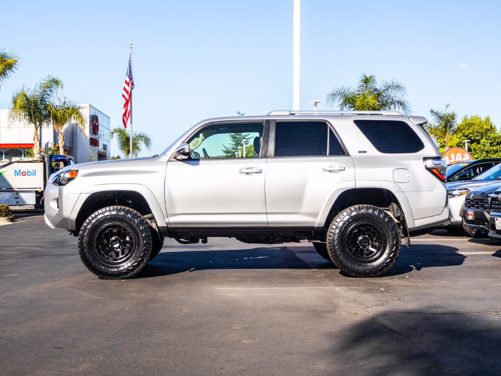 Used 2017 Toyota 4Runner SR5 Premium RWD image 5
