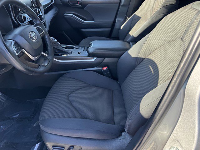Used 2022 Toyota Highlander LE image 11