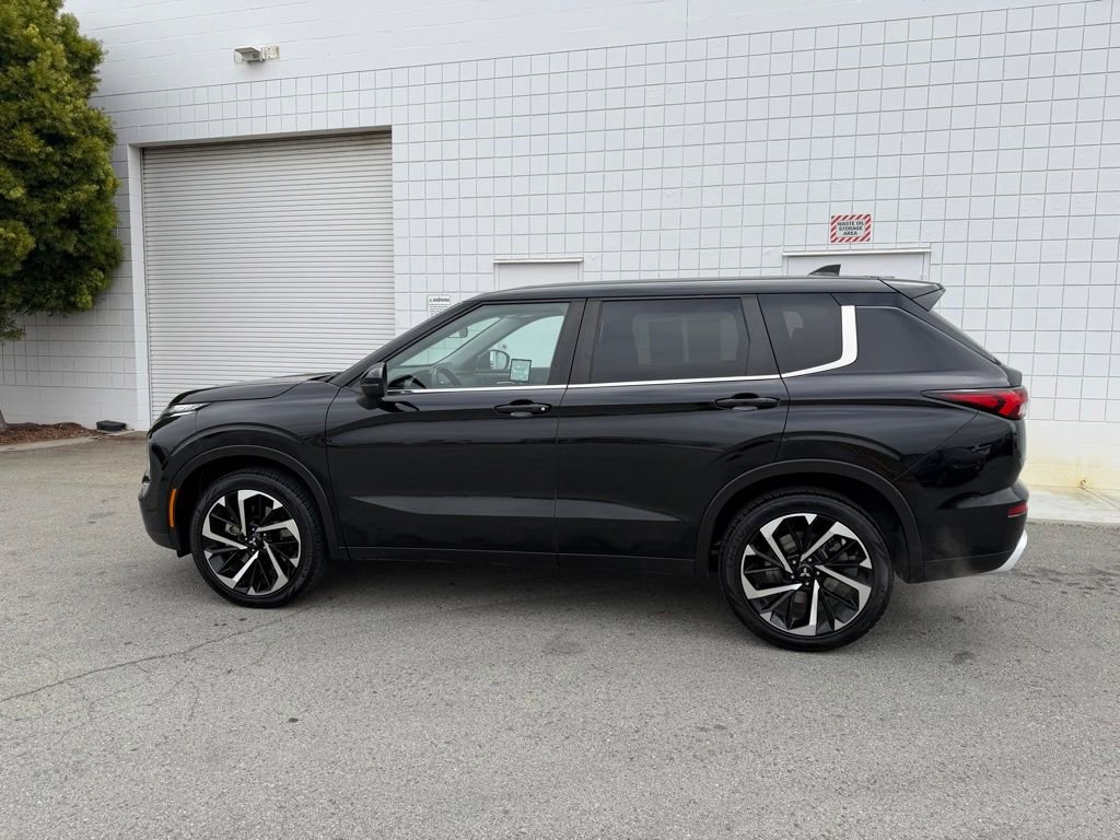 Used 2024 Mitsubishi Outlander SE FWD image 3