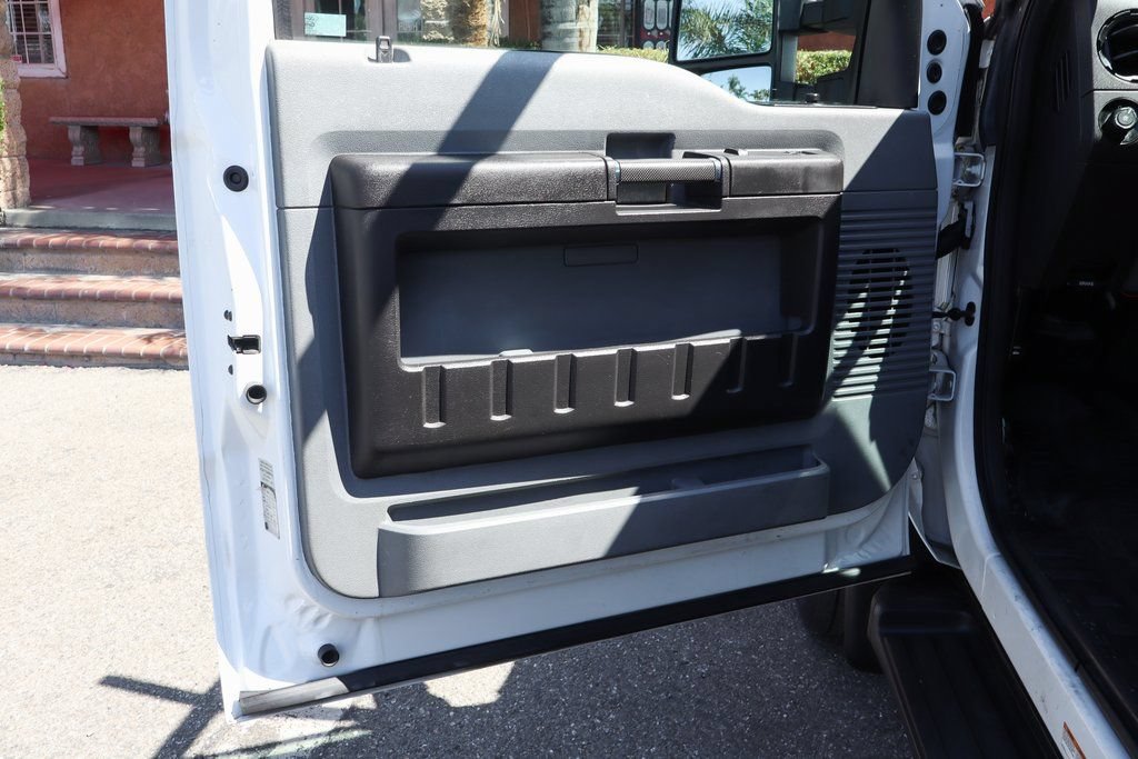 Used 2015 Ford F550 2WD Regular Cab Super Duty image 17