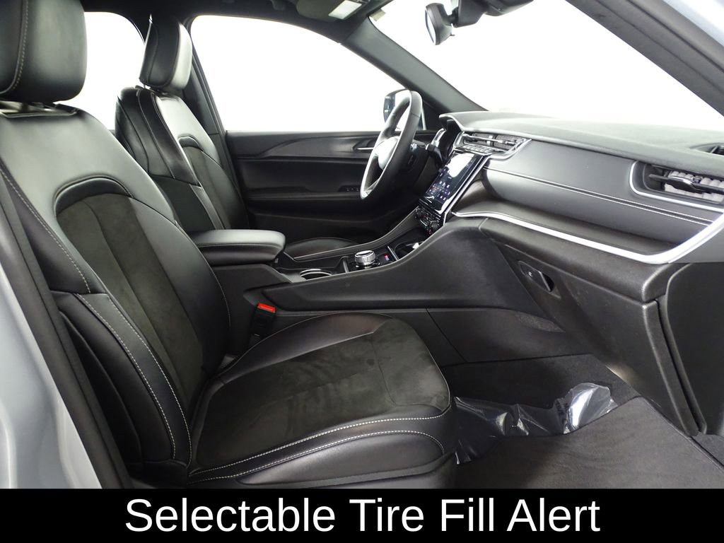 Used 2023 Jeep Grand Cherokee L Laredo image 16