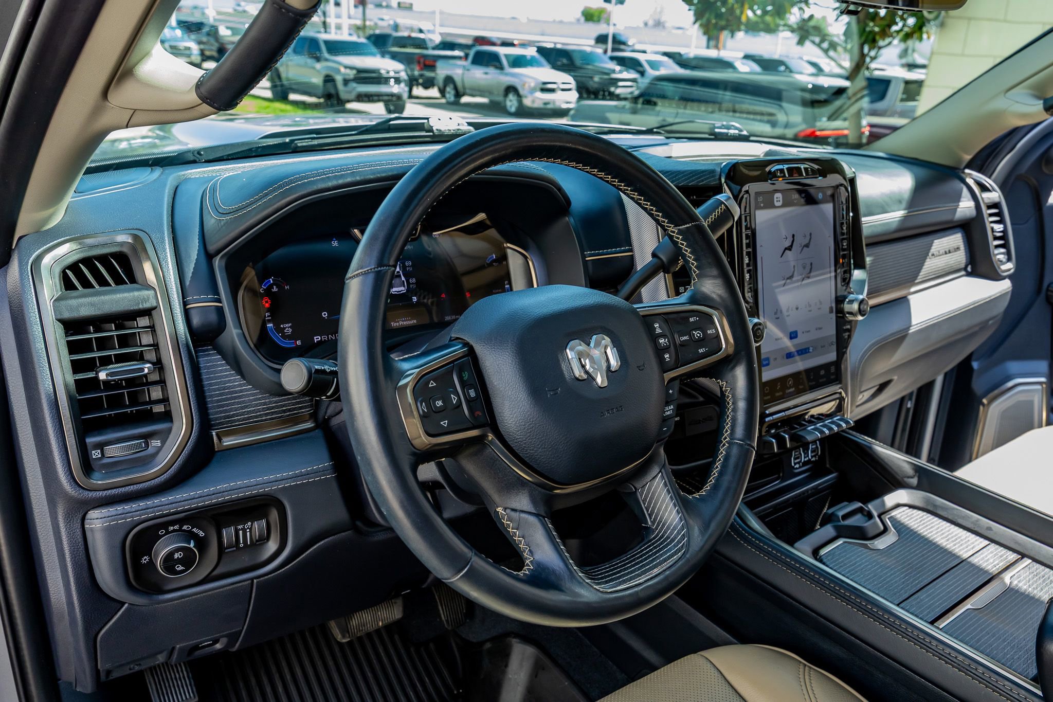 Used 2023 RAM 2500 Limited AWD/4WD image 17