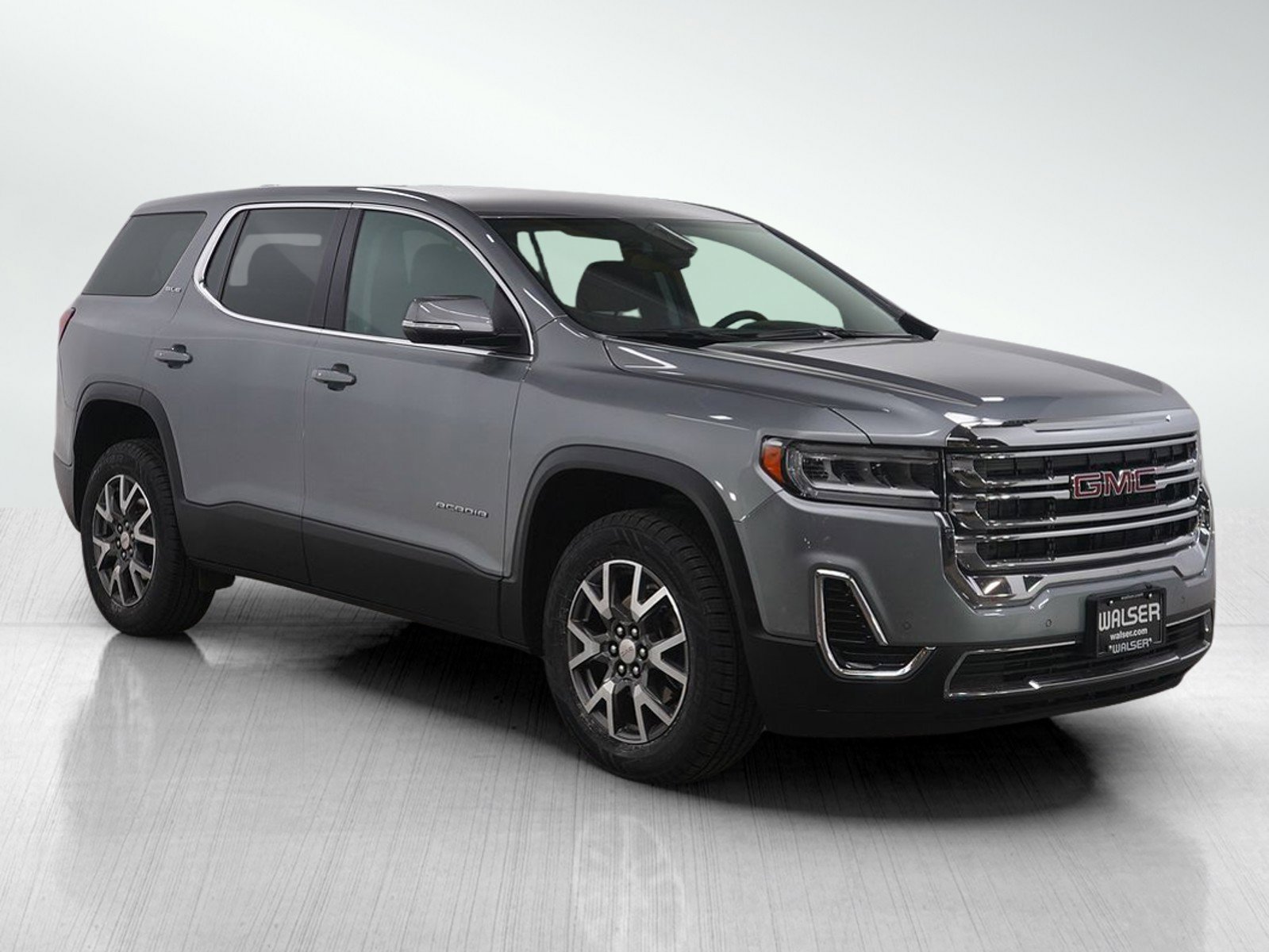 Used 2023 GMC Acadia SLE image 8