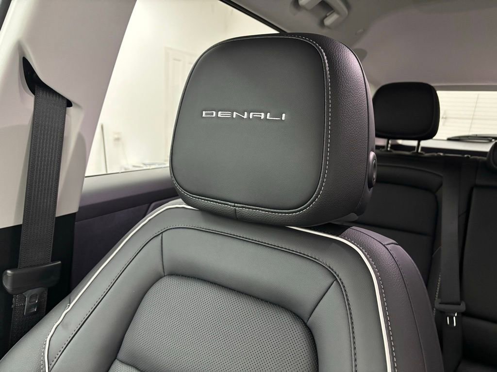 New 2026 GMC Terrain Denali w/ LPO, Floor Liner Package image 33