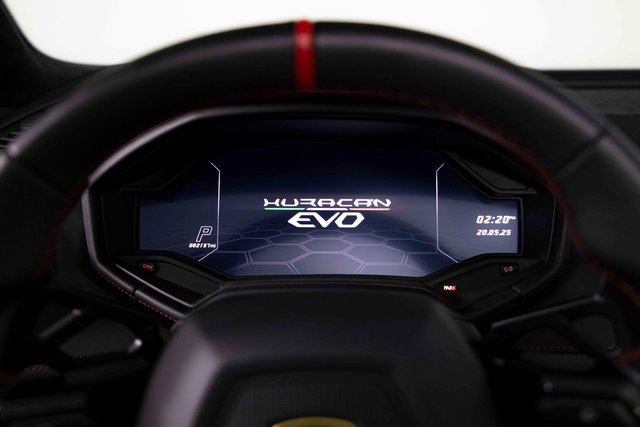 Used 2024 Lamborghini Huracan EVO image 18