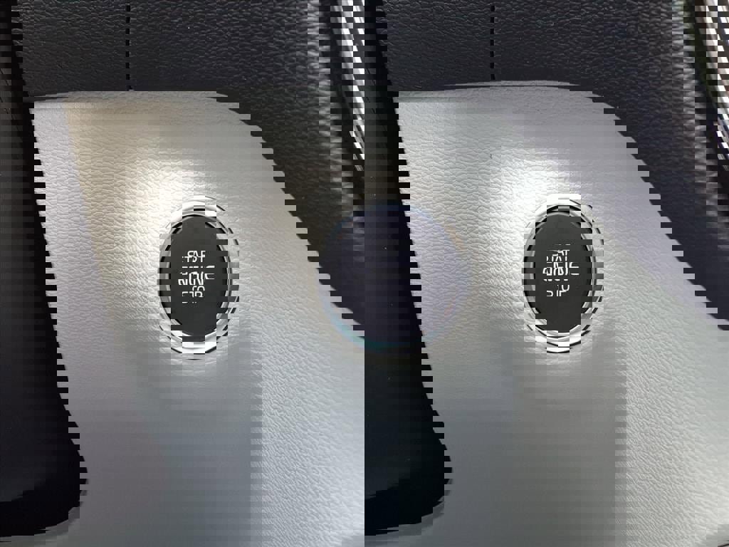 New 2026 Volvo XC40 B5 Plus w/ Protection Package Premier image 21