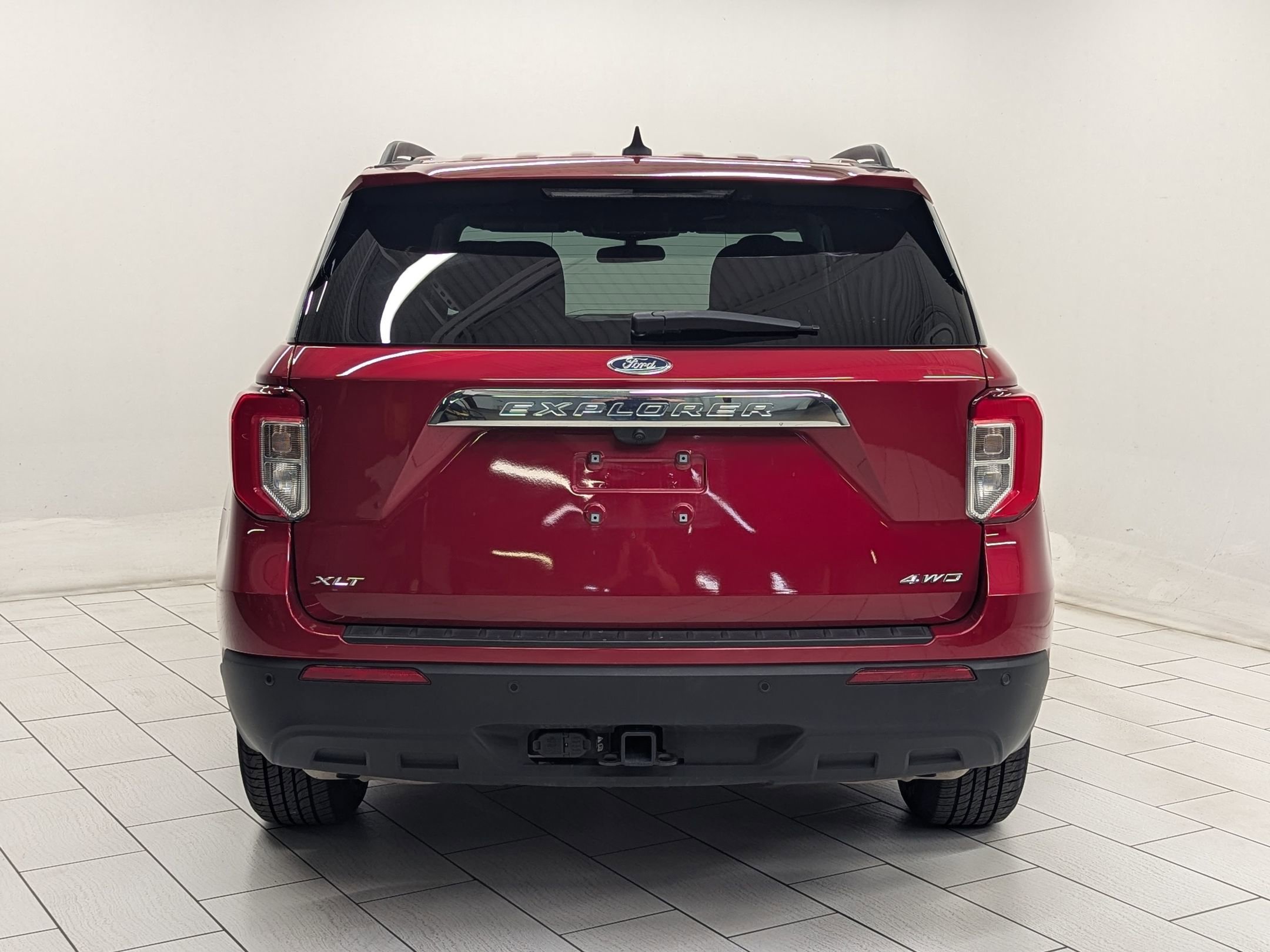 Certified 2023 Ford Explorer XLT w/ Class IV Trailer Tow Package image 8