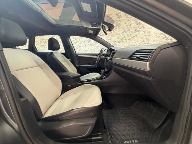 Used 2019 Volkswagen Jetta R-Line FWD image 9