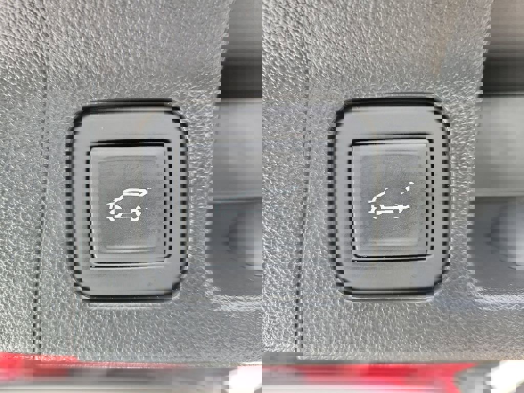 Used 2023 GMC Acadia SLE w/ Driver Convenience Package image 9